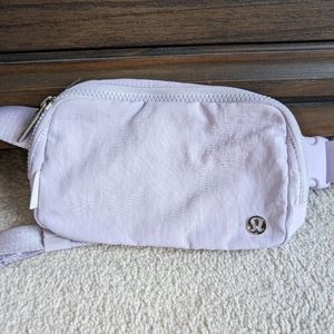 ⭐SALE!!⭐ Lululemon Everywhere Belt Bag 1L, Lilac / Lavender Color